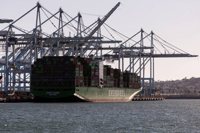 US oil benchmark jumps 8%, surpasses $100 after failed US-Iran talks