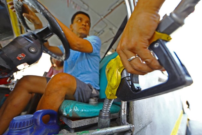Govt won't lift excise tax on gas, diesel due to P43.6B possible revenue loss