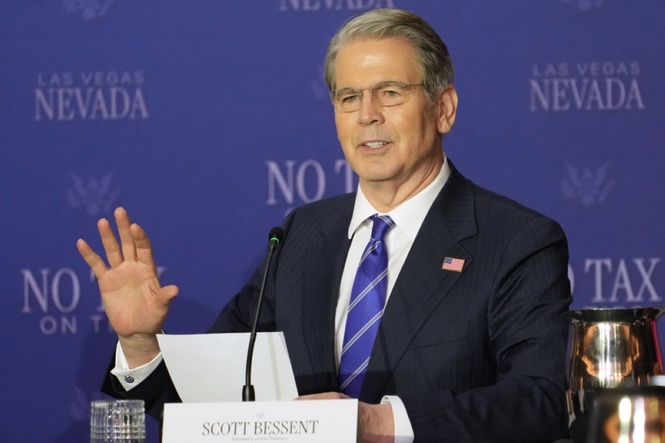 US renews Russian oil waiver after pressure from countries dealing with Iran war price shocks