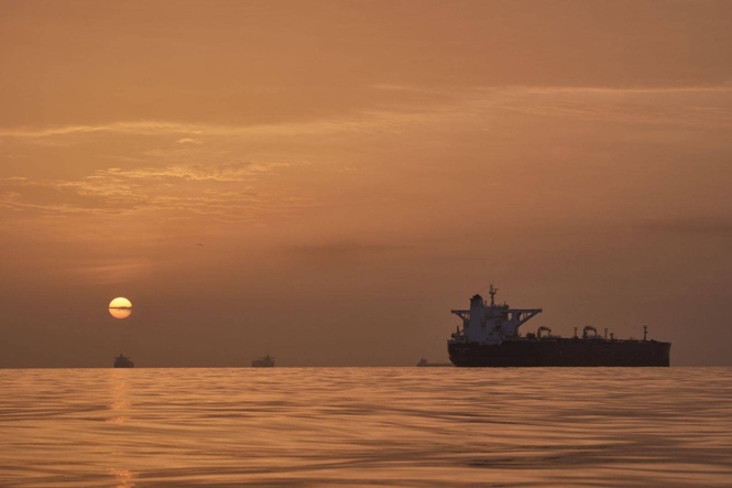 Iran closes Strait of Hormuz again