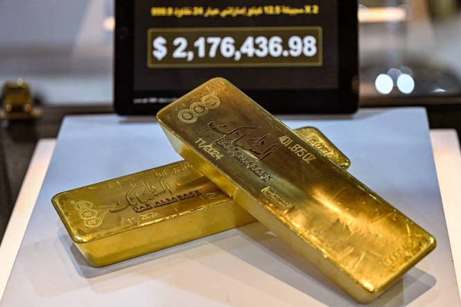 Gold falls as investors await clarity on US-Iran talks, dollar edges up