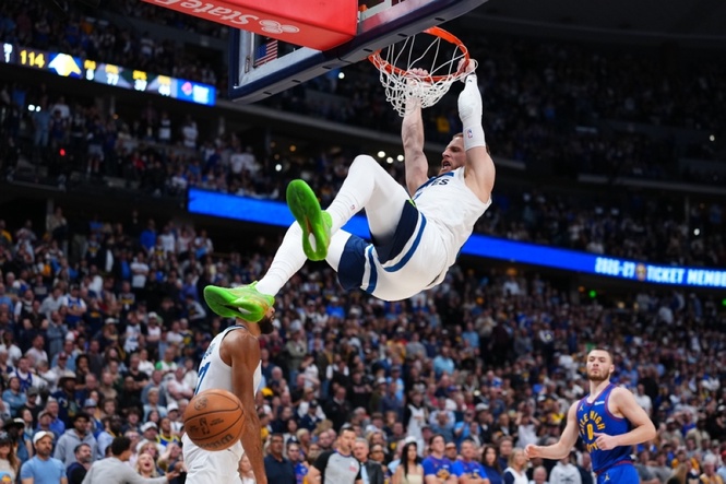 Timberwolves stun Nuggets to even series at 1-all