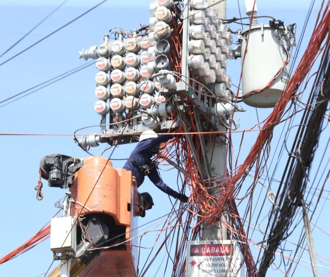 Hasten refund of P14.17B, regulator orders Meralco