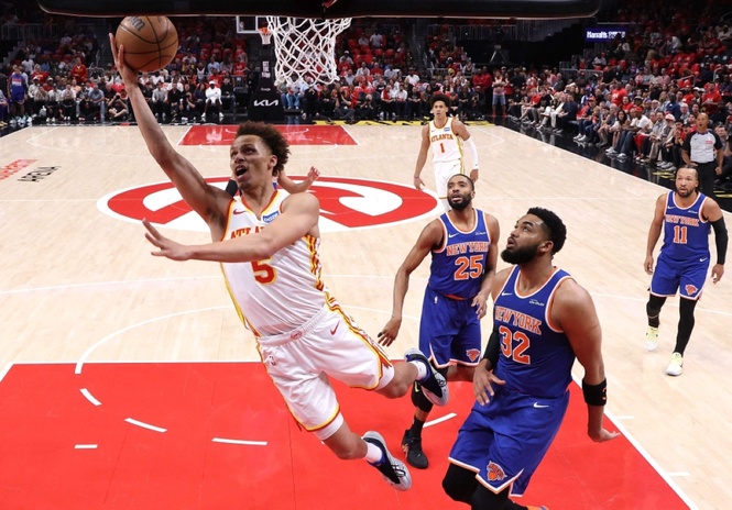 Hawks fend off Knicks to take 2-1 lead