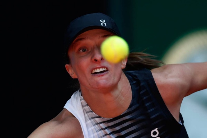Swiatek withdraws from Madrid Open after falling ill in match
