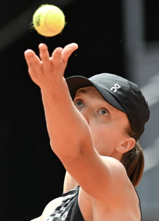 Swiatek laid low by illness, Sabalenka enters last 16