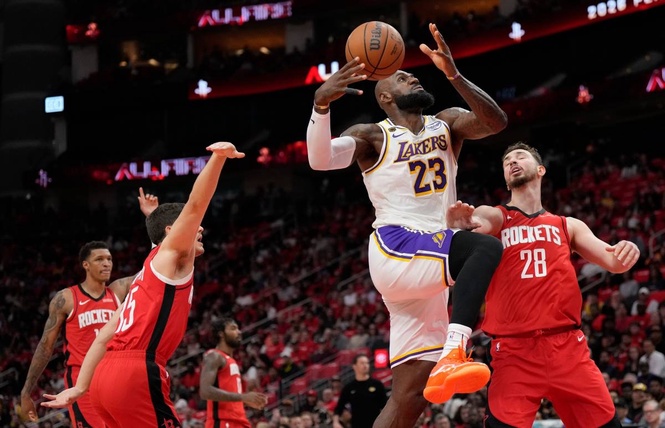 Amen Thompson sparks Rockets' 115-96 rout to stave off elimination against Lakers