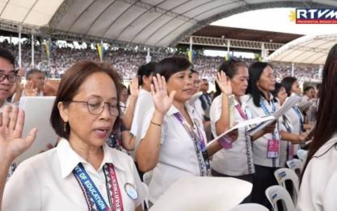 Marcos leads teachers’ oath-taking in Capiz