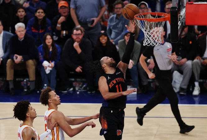 Jalen Brunson scores 39 points and the Knicks rout the Hawks 126-97 for a 3-2 series lead