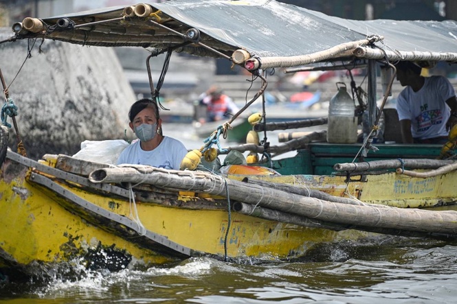 Manila landfill fire leaves locals gasping