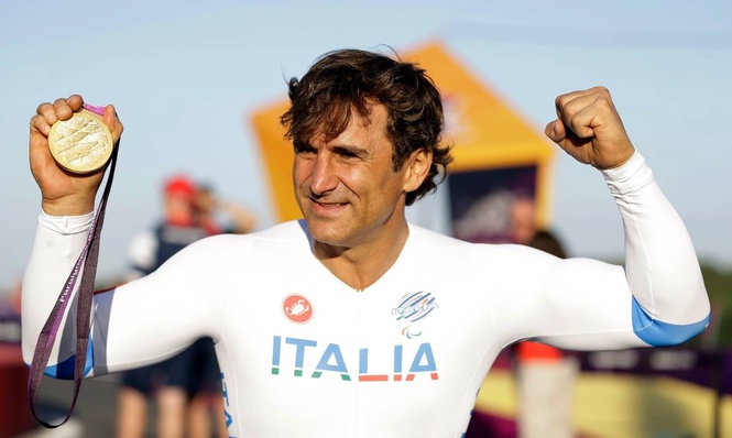 Alex Zanardi, auto racing champ who won Paralympic golds between life-altering accidents, dies at 59