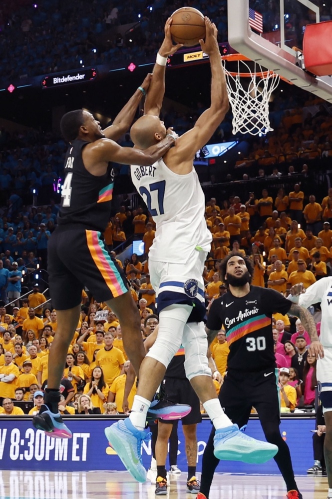 Timberwolves eclipse Spurs as Knicks rout Sixers