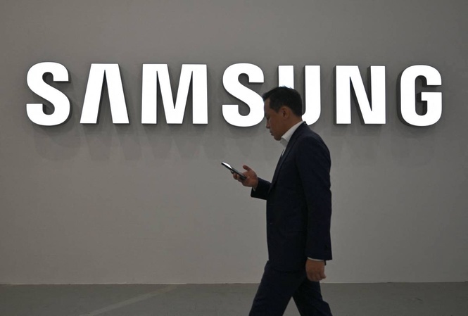 Samsung Electronics market value tops $1T on chip boom