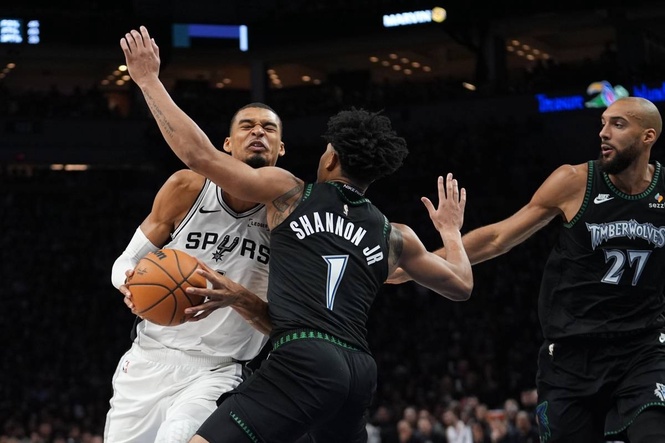 Wembanyama powers Spurs past T-Wolves as Knicks beat Sixers