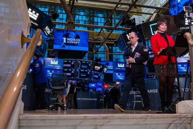 US stocks rise to records after a solid jobs report overshadows higher oil prices