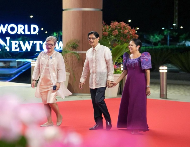 Marcos greets first lady on Mother’s Day