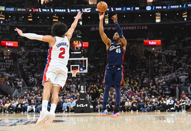 Mitchell ties NBA playoff mark with 39 points in 2nd half as Cavs even series vs. Pistons 112-103