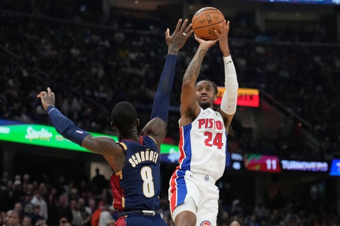 Pistons pound Cavaliers to stay alive