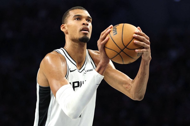 Stephon Castle gives the Spurs 32 points in a 139-109 blowout to eliminate Timberwolves in Game 6