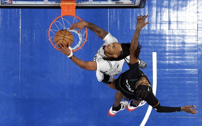 Spurs reach Western finals as Pistons stay alive
