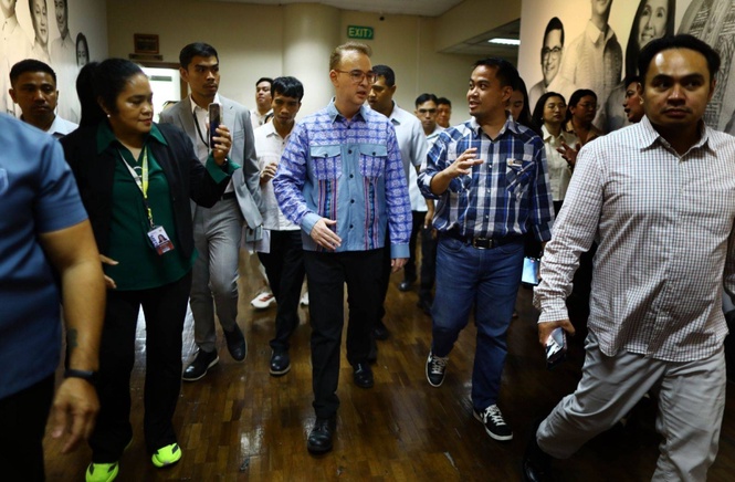 Cayetano dismisses quit calls