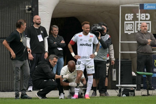Neymar back in Brazil squad for fourth World Cup