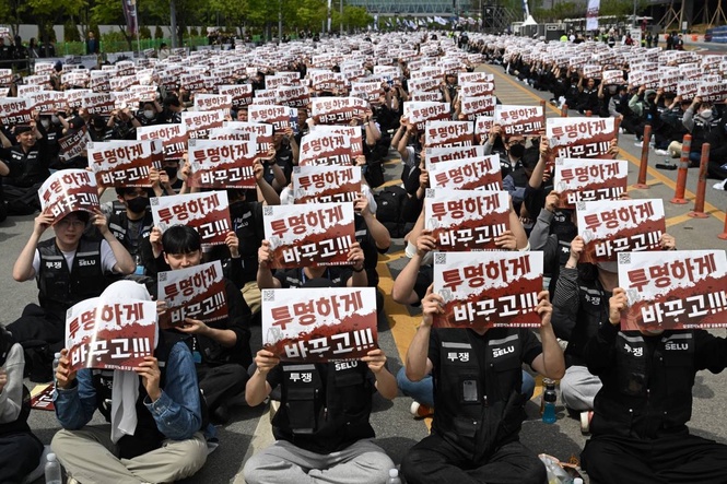 Samsung, union resume negotiations with minister mediating