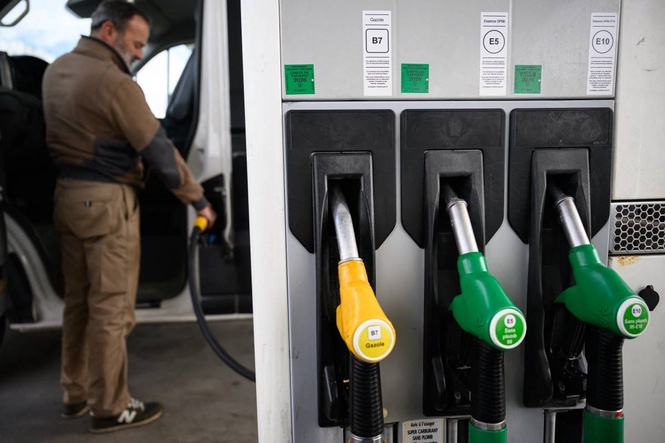 Oil retreats, stocks rise on cautious Mideast war hopes