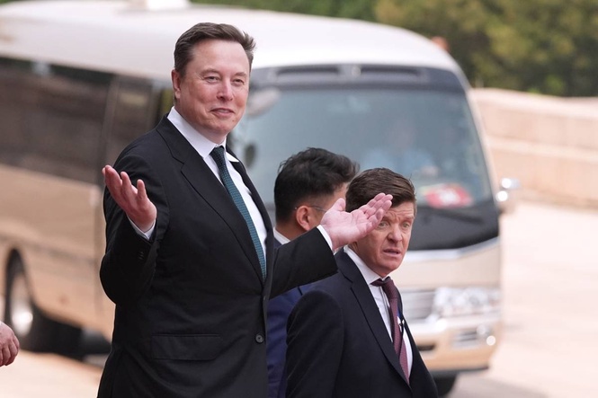 Musk eyes Wall Street record with SpaceX IPO