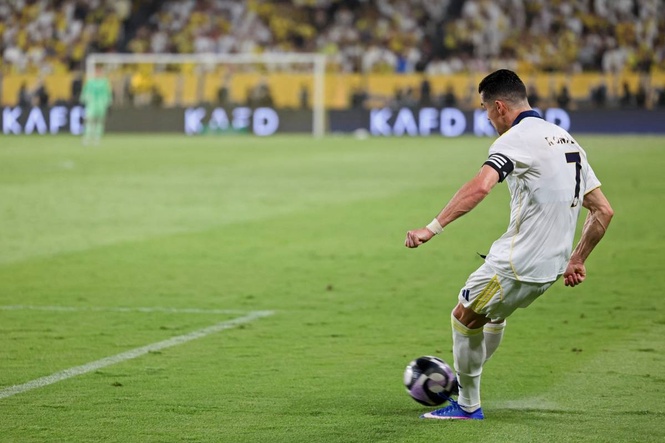 Ronaldo strikes twice to end long wait for Saudi title