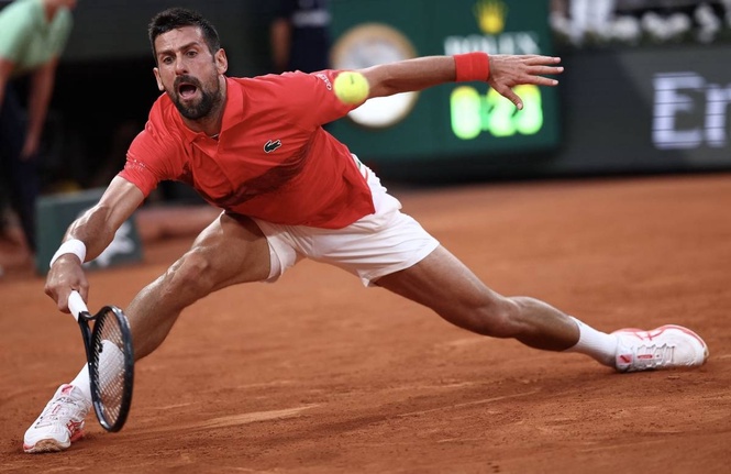 Djokovic begins quest for 25 at Roland Garros