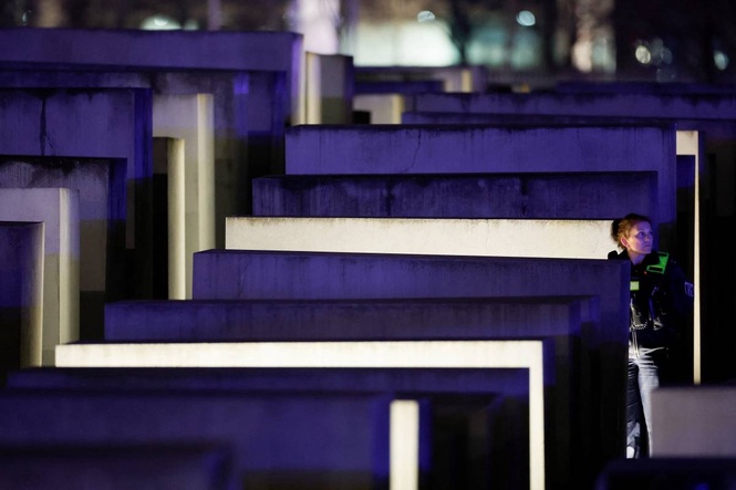 Further suspect held over Berlin Holocaust memorial attack