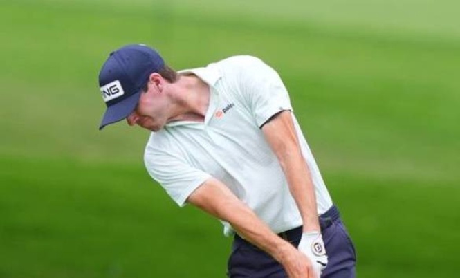 Smalley takes early lead