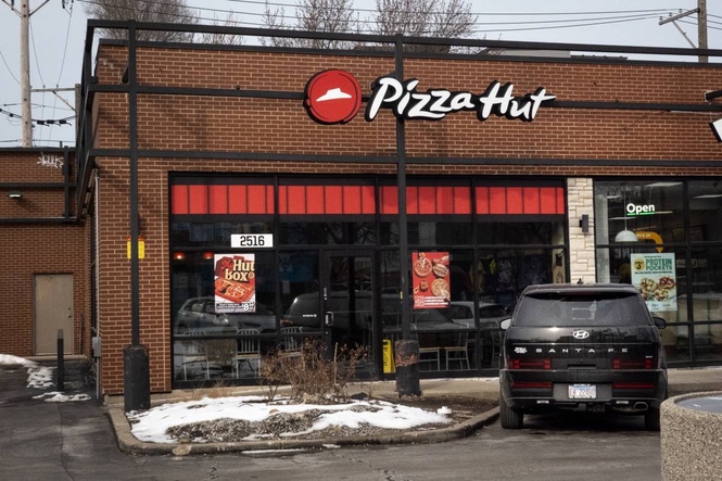 Yum Brands in exclusive talks to sell Pizza Hut to LongRange Capital