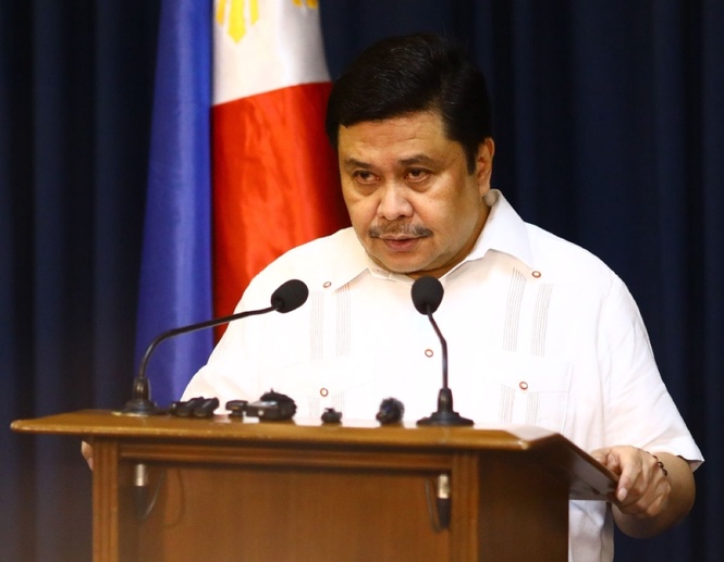 Estrada surrenders, Bonoan in hospital