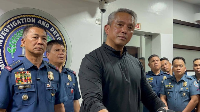 Estrada’s daughter pointed dirty finger at me - Remulla