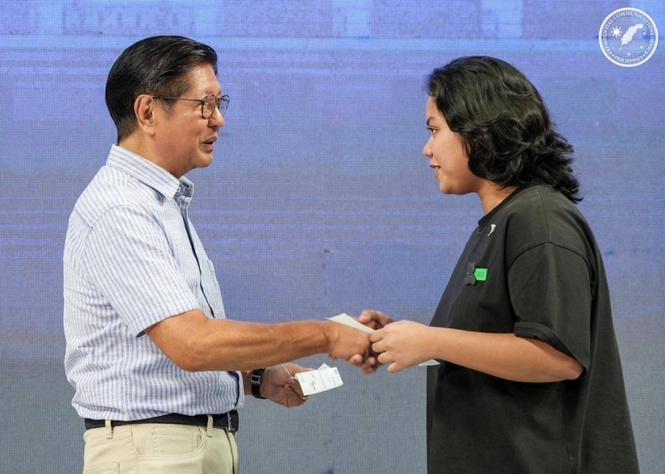 Over 4K students get scholarship grant from Marcos