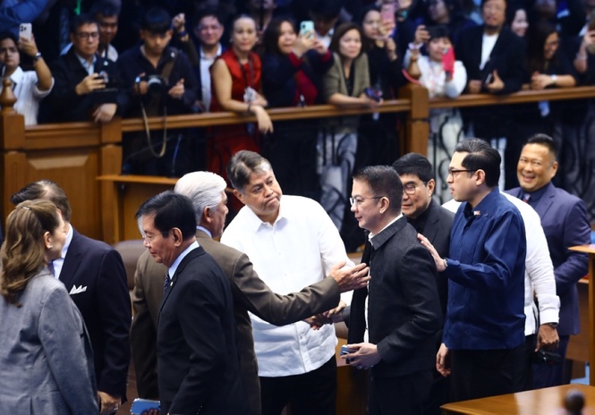 Senators grab power from Cayetano's bloc