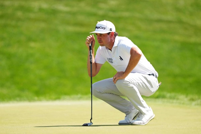 Poston fires 65 to seize one-stroke lead