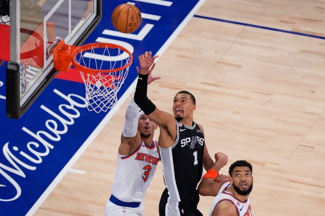 Spurs edge Knicks 115-111 in NBA Finals as Trump booed