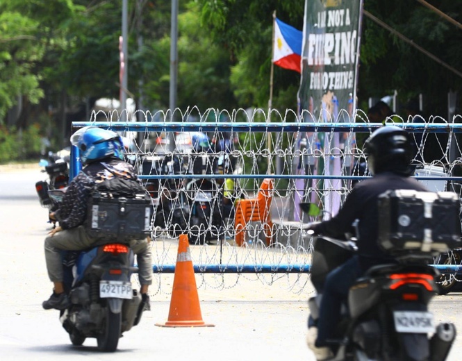 Senate security tight as Duterte, Dela Rosa supporters gather