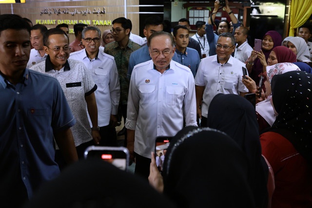 Image from: Diesel supply to Philippines was by foreign company, not Petronas: Anwar