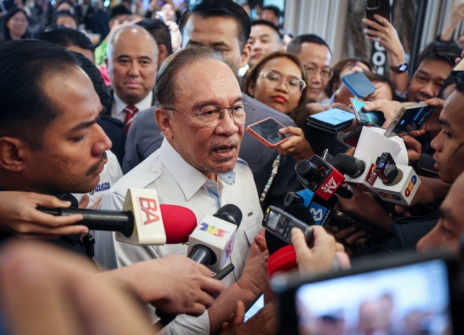 Image from: Anwar sokong titah Tuanku Muhriz kekalkan Aminuddin
