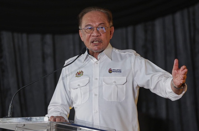 Image from: Pay cuts possible for ministers as economy faces pressure: Anwar