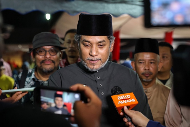 Image from: Khairy rejoins Umno unconditionally, vows to help rebuild party