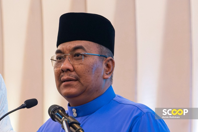 Image from: Nasib 2 Adun ‘dipecat’ di tangan Sultan Kedah, Sanusi tunggu masa menghadap