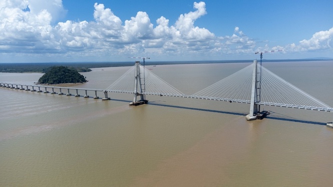 Image from: Malaysia’s longest river bridge opens, linking Sebuyau and Maludam