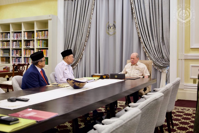 Image from: Agong grants audience to Anwar