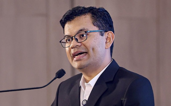 Image from: Bekalan bahan api negara dijamin stabil hingga Julai: Menteri Ekonomi
