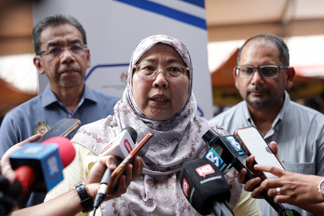 Image from: PKR accepts Rafizi and Nik Nazmi’s resignation, will review other MPs present at event